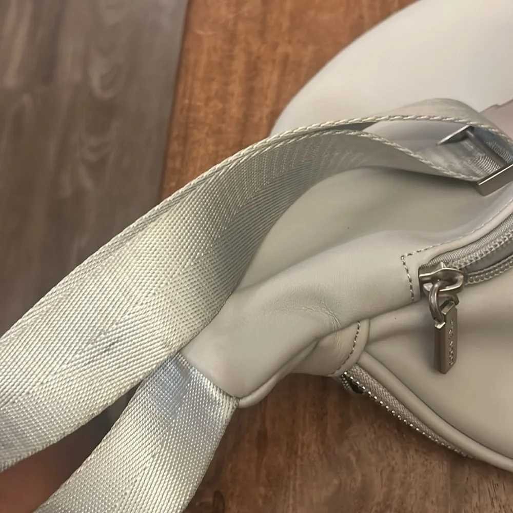 Pixie Mood Women’s Vegan Leather Fanny Pack Crossbody Bag